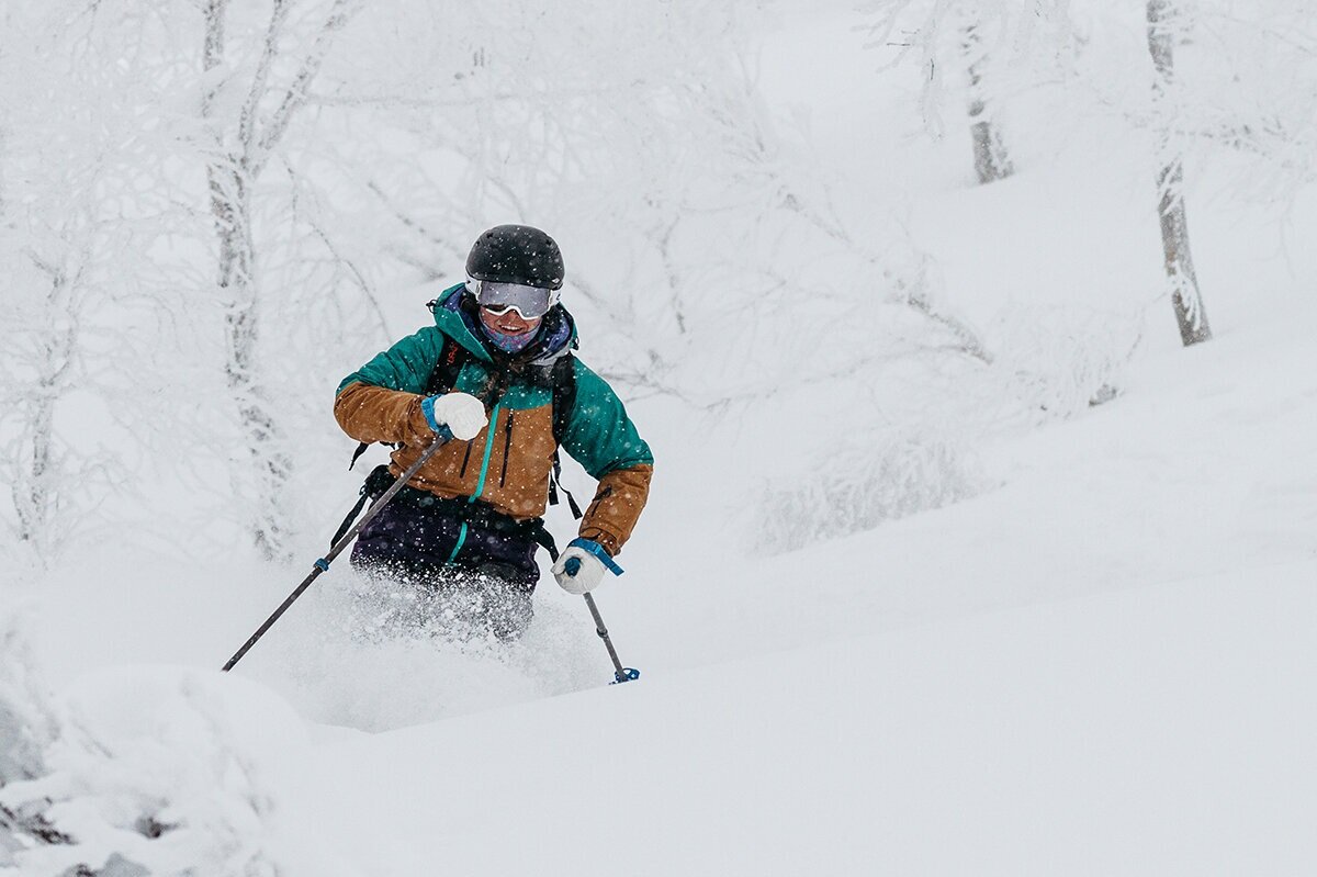 A skier navigates a snow-covered slope in Aspen, embodying the excitement and elegance of skiing in a winter wonderland.