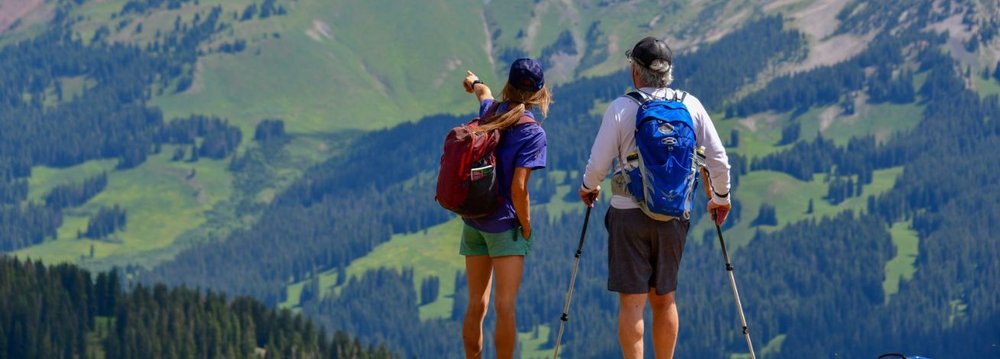 A father and daughter hiking the mountain and enjoying the Aspen to crested butte hike experience