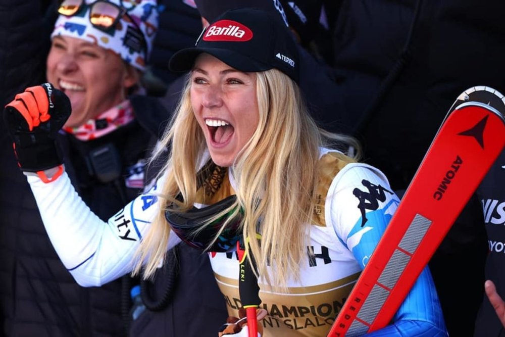 Famous athlete Mikaela Shiffrin is cheering her performance at the Ski World Cup in Aspen