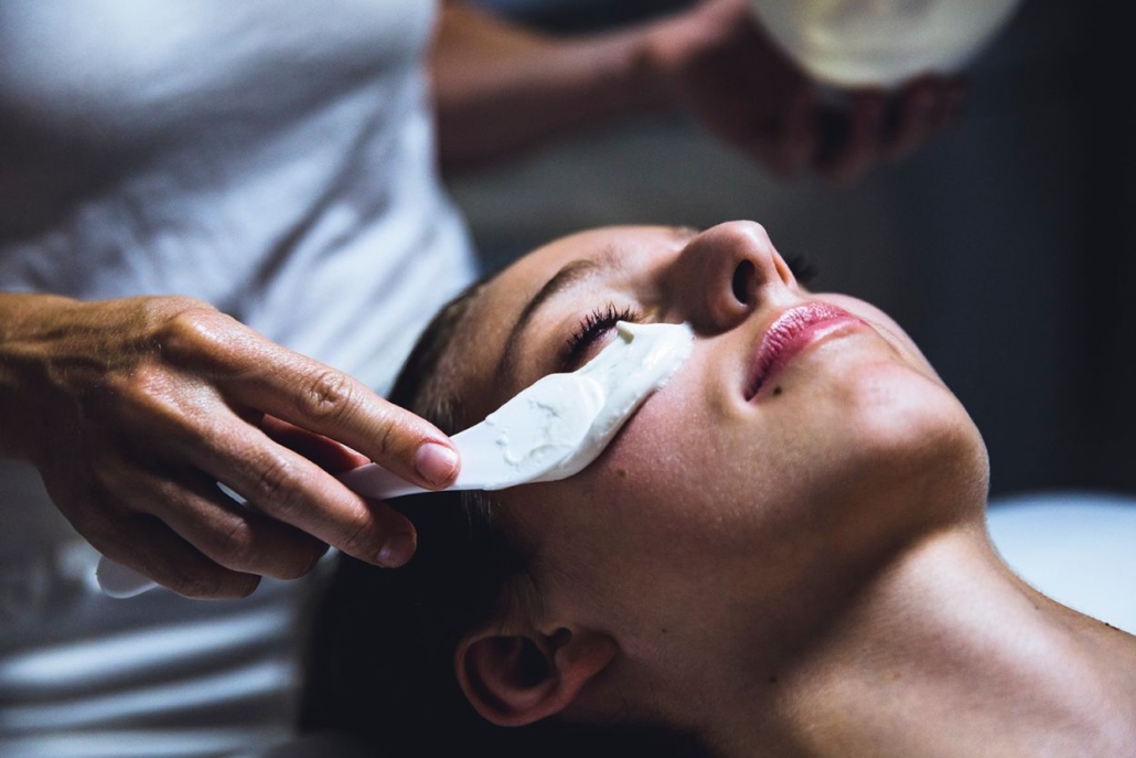 A rejuvenating facial treatment, part of Aspen après-ski spa and wellness experiences, perfect for relaxing and revitalizing after a day on the slopes.