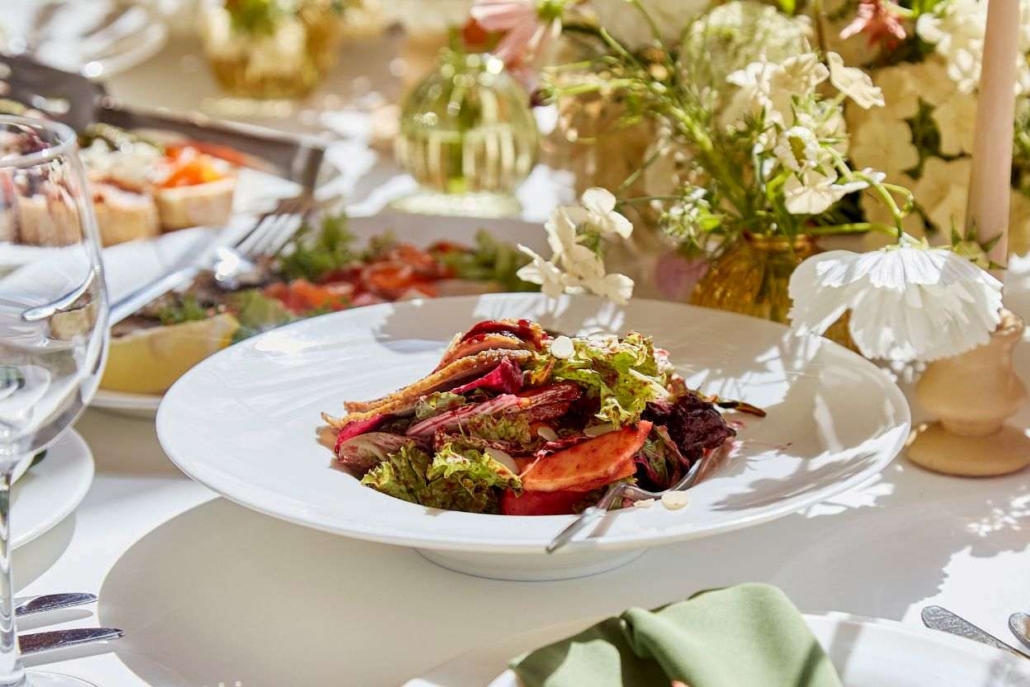 Elegant private chef dining setup in Aspen with gourmet catering and luxury table décor