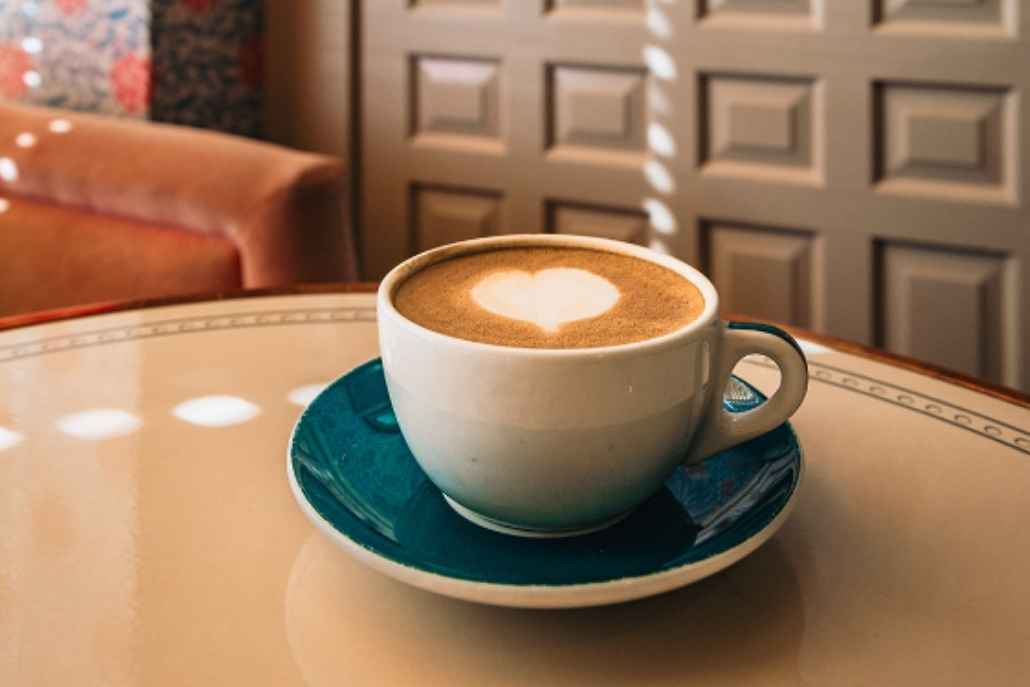 Luxury coffee at a cozy Aspen café during a relaxing morning itinerary